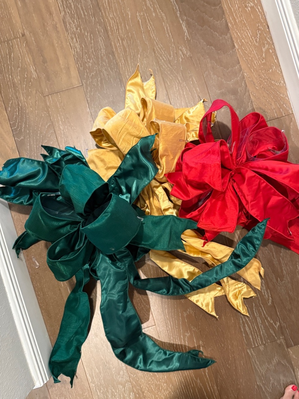 Southern Living Satin Gold, Red, Green Bow with Streamers